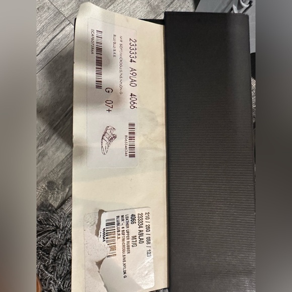 Authentic Gucci sneakers with box - Picture 4 of 4